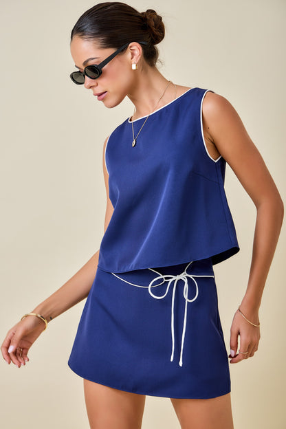 Sleeveless Crew Neck Top in Navy / White