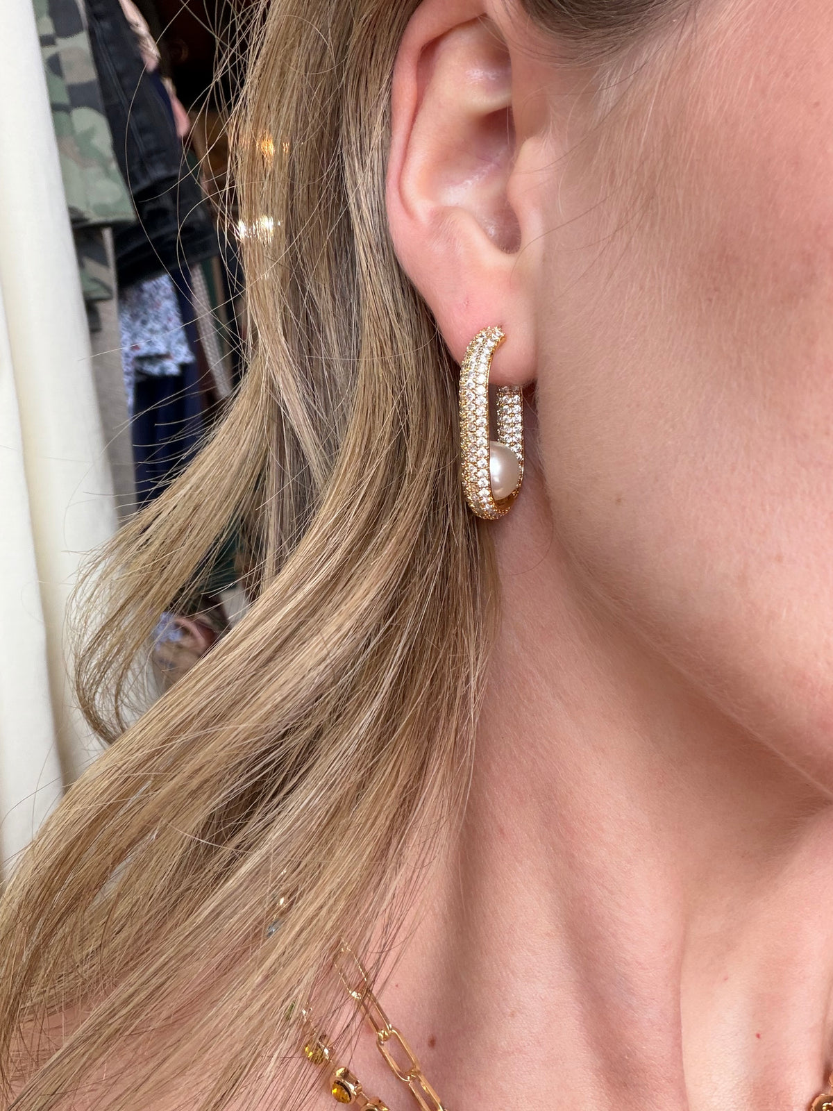 Vioroo Pave U-Shape Pearl Earring