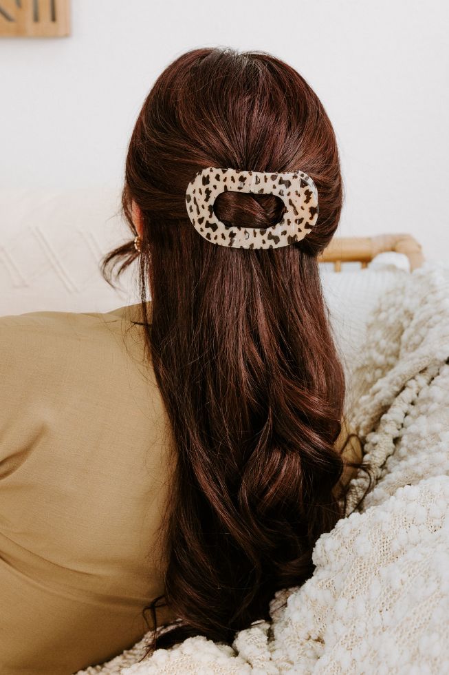 TELETIES: Blonde Tortoise Large Flat Round Hair Clip